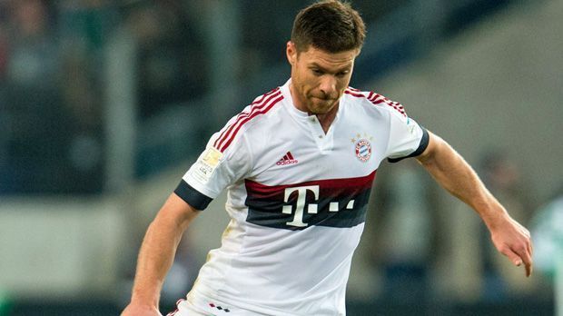 
                <strong>Xabi Alonso</strong><br>
                Xabi Alonso: Ähnlich wie Vidal, so bekam auch der Spanier schon früh im Spiel einiges auf die Knochen von den körperbetont agierenden Bayer-Profis. Spielerisch gab der ansonsten so passsichere Alonso in der BayArena allerdings nicht die entscheidenden Impulse. Rund 15 Minuten vor dem Ende sah er zu Recht die Gelbe Karte für ein Foul an Brandt, einige Minuten später war sein Arbeitstag zu Ende - nach einer etwas harten zweiten Gelben Karte. ran.de-Note: 4
              