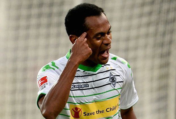 
                <strong>Borussia Mönchengladbach - Eintracht Braunschweig 4:1</strong><br>
                Nach einer Flanke von Max Kruse beweist der Brasilianer Köpfchen und erhöht auf 2:0. Dabei wird Raffael von Gegenspieler Deniz Dogan sträflich allein gelassen
              