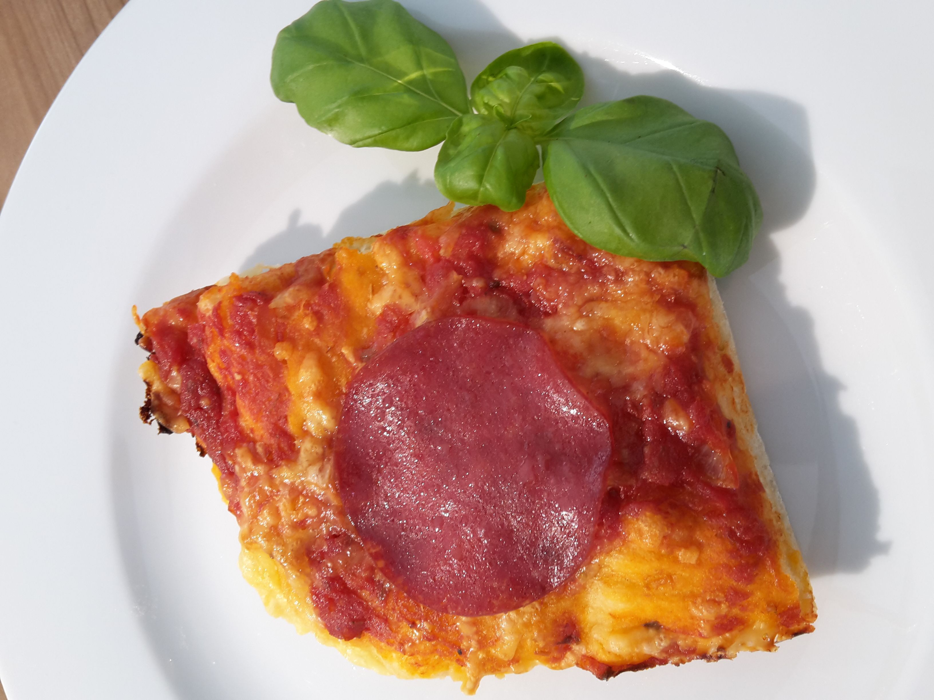 Salami-Pizza