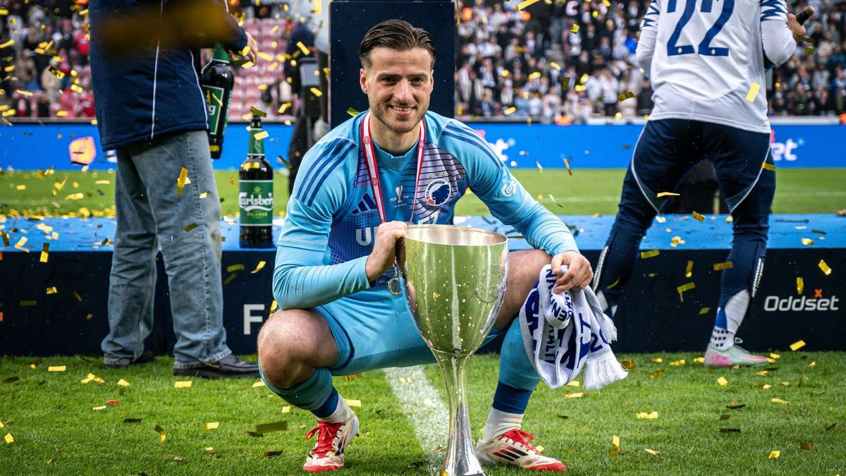 Ramaj mit dem dänischen Pokal