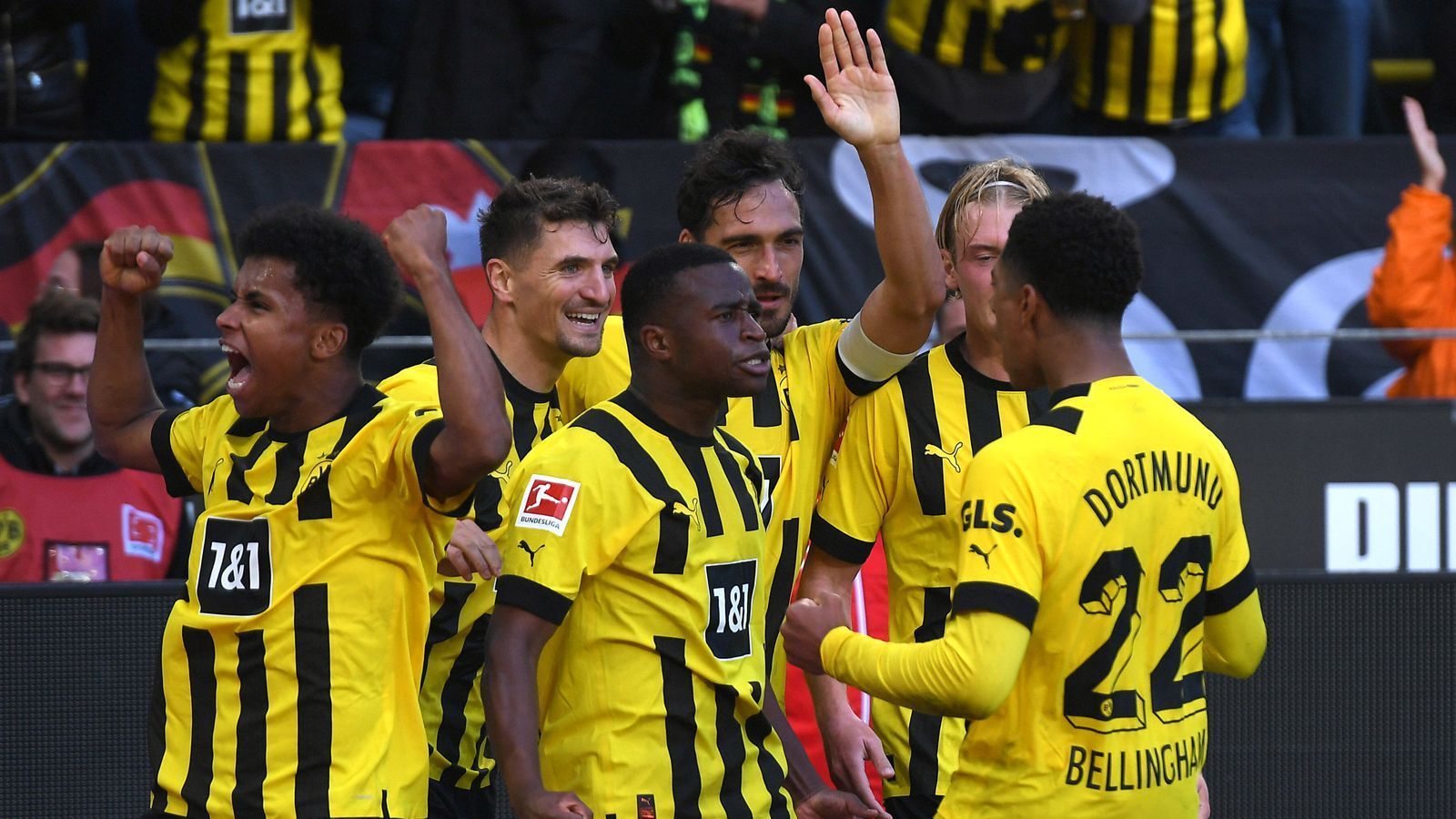 
                <strong>Der BVB kann auch dreckig</strong><br>
                Dank des neuen Minimalismus herrscht beim BVB derzeit alles andere als eine Krise. Mit 15 Punkten aus sieben Spielen steht man endlich mal wieder vor den Bayern. Zwar hatten die Schwarz-Gelben im bisherigen Saisonverlauf enormes Verletzungspech, doch durch enorme Effizienz, die zu vier 1:0-Siegen führte, konnten sie Rückschläge wie die blamable Bremen-Pleite stets kontern. Die Investition in eine runderneuerte Innenverteidigung hat sich ausgezahlt.
              