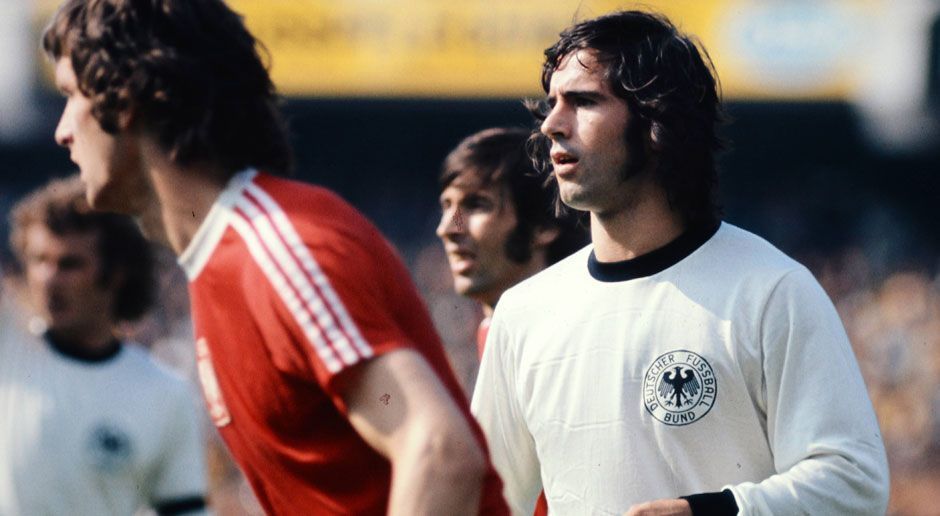 
                <strong>Platz 3: Gerd Müller (Deutschland, 14 Tore)</strong><br>
                Für den FC Bayern schoss Gerd Müller sage und schreibe 398 Tore in 453 Spielen. Auch im DFB-Team machte der Bomber der Nation seinem Ruf alle Ehre: Der Weltmeister von 1974 schoss insgesamt 14 WM-Tore. 
              