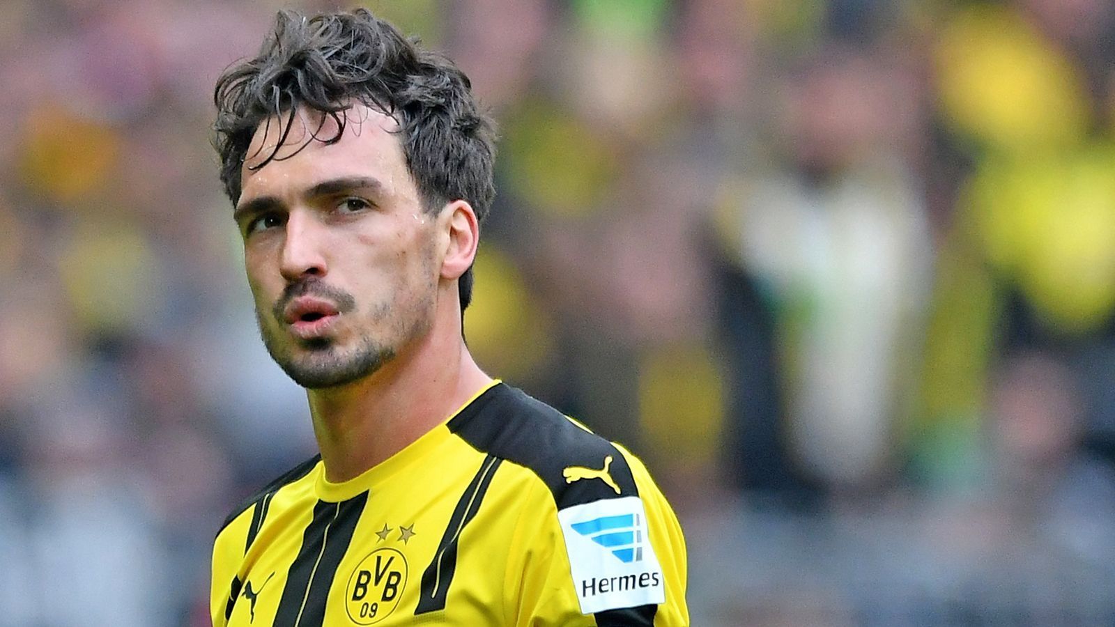 
                <strong>Innenverteidigung: Mats Hummels</strong><br>
                Spiele: 268Tore: 19Erfolge: 2x Deutscher Meister, 1x DFB-Pokalsieger
              