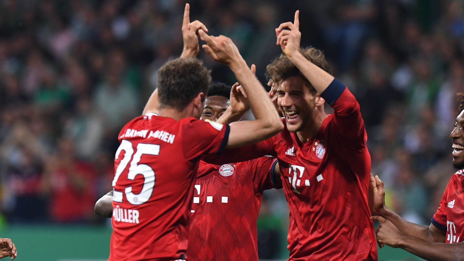 
                <strong>Leon Goretzka (Bayern München)</strong><br>
                Er kommt für den schwachen Gnabry. Bringt sofort Qualität ins Münchner Spiel, Ruhe und Abgeklärtheit. Bereitet mit einem verunglückten Schuss das 2:0 durch Müller vor. ran-Note: 3
              