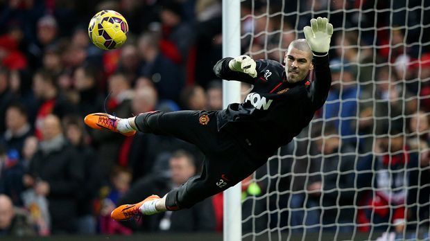 
                <strong>Victor Valdes (Manchester United)</strong><br>
                Victor Valdes (Manchester United): Hinter Stammkeeper David De Gea hat der 33-Jährige kaum eine Chance auf Einsatzzeit und will die "Red Devils" deshalb wohl verlassen. Der Vertrag des Spaniers läuft nur noch bis Sommer 2016 und Manchester United lässt ihn angeblich auch ziehen - nur an den FC Liverpool will man den Keeper wohl nicht abgeben. (Quelle: Mirror)
              