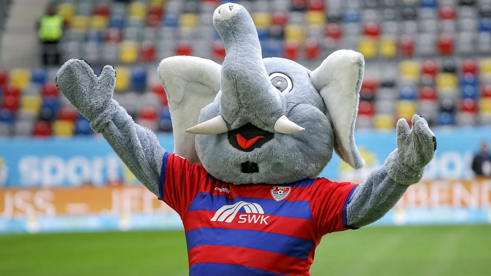 <strong>Preis für das Lebenswerk: KFC Uerdingen - Grotifant</strong><br>
                Keine Maskottchen-Galerie ohne den Grotifanten. Kaum ein Vereins-Fabelwesen sorgte für so viele Schlagzeilen wie der Elefant aus Krefeld. Sei es das Anschreien des Schiedsrichters oder der Jubel auf dem Zaun in der Fankurve - der Grotifant ist das Maskottchen der Fußball-Fans!<br><a href="https://www.ran.de/sports/american-football/nfl/galerien/nfl-die-maskottchen-aller32-teams-goldgraeber-tiger-und-co-90528"><em>Auch interessant: NFL: Die Maskottchen aller 32 Teams - Goldgräber, Tiger und Co.</em></a>
