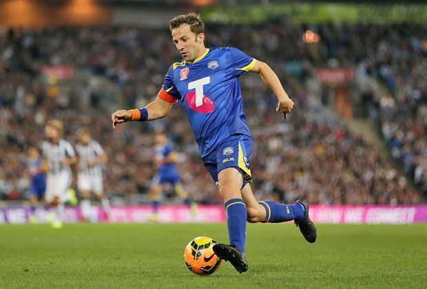 
                <strong>Alessandro Del Piero</strong><br>
                Der Weltmeister von 2006 verließ "seinen" Verein Juventus Turin 2012 und ging für zwei Jahre nach Australien zum Sydney FC. Doch trotz 39 Jahren hat Del Piero noch Lust auf Fußball. Nächste Station: Dehli Dynamos FC in Indien.
              