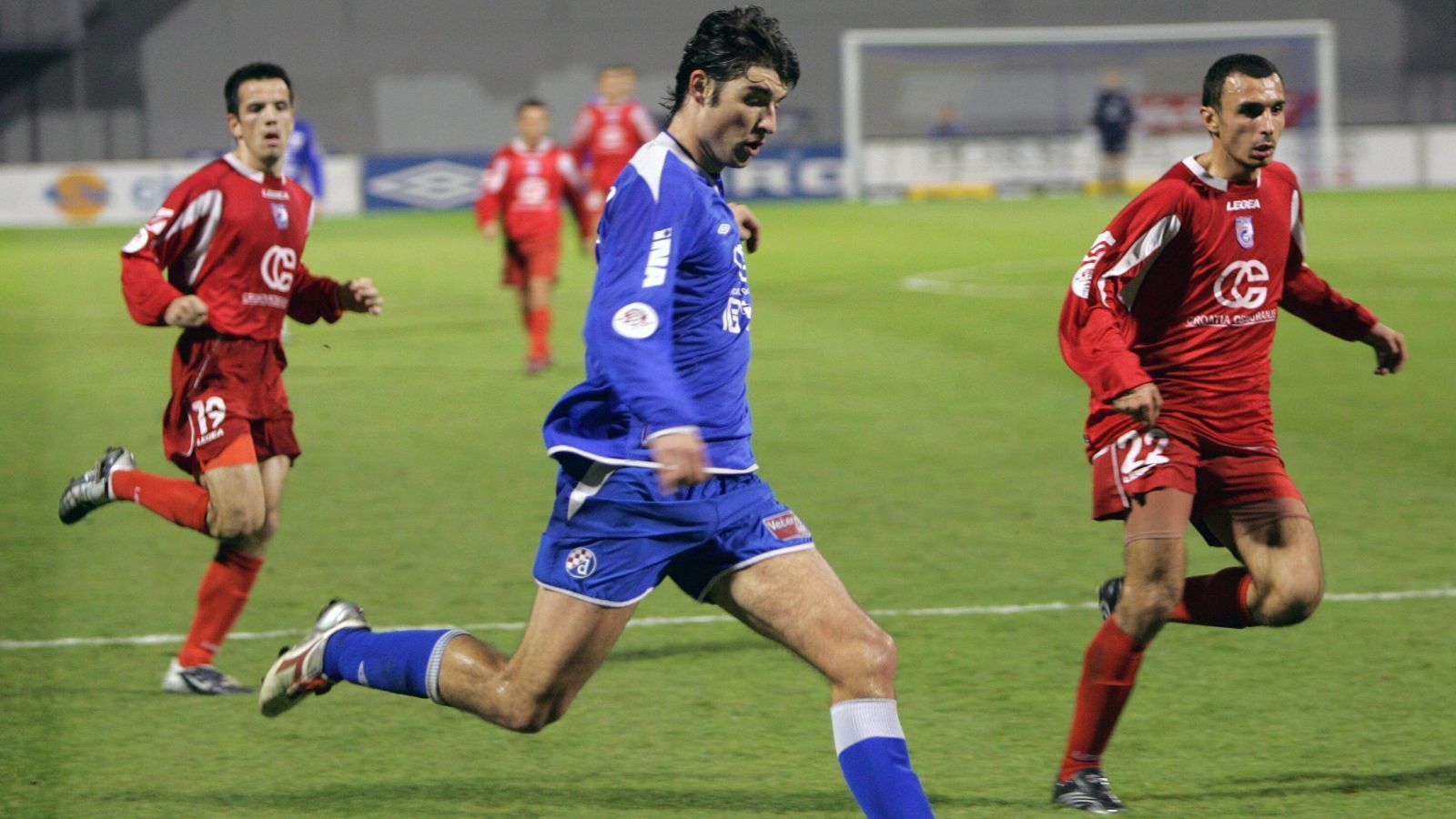 
                <strong>Platz 7 - Vedran Corluka</strong><br>
                Ablösesumme: 13 Millionen EuroVerkauf an: Manchester CityZeitpunkt des Transfers: August 2007
              