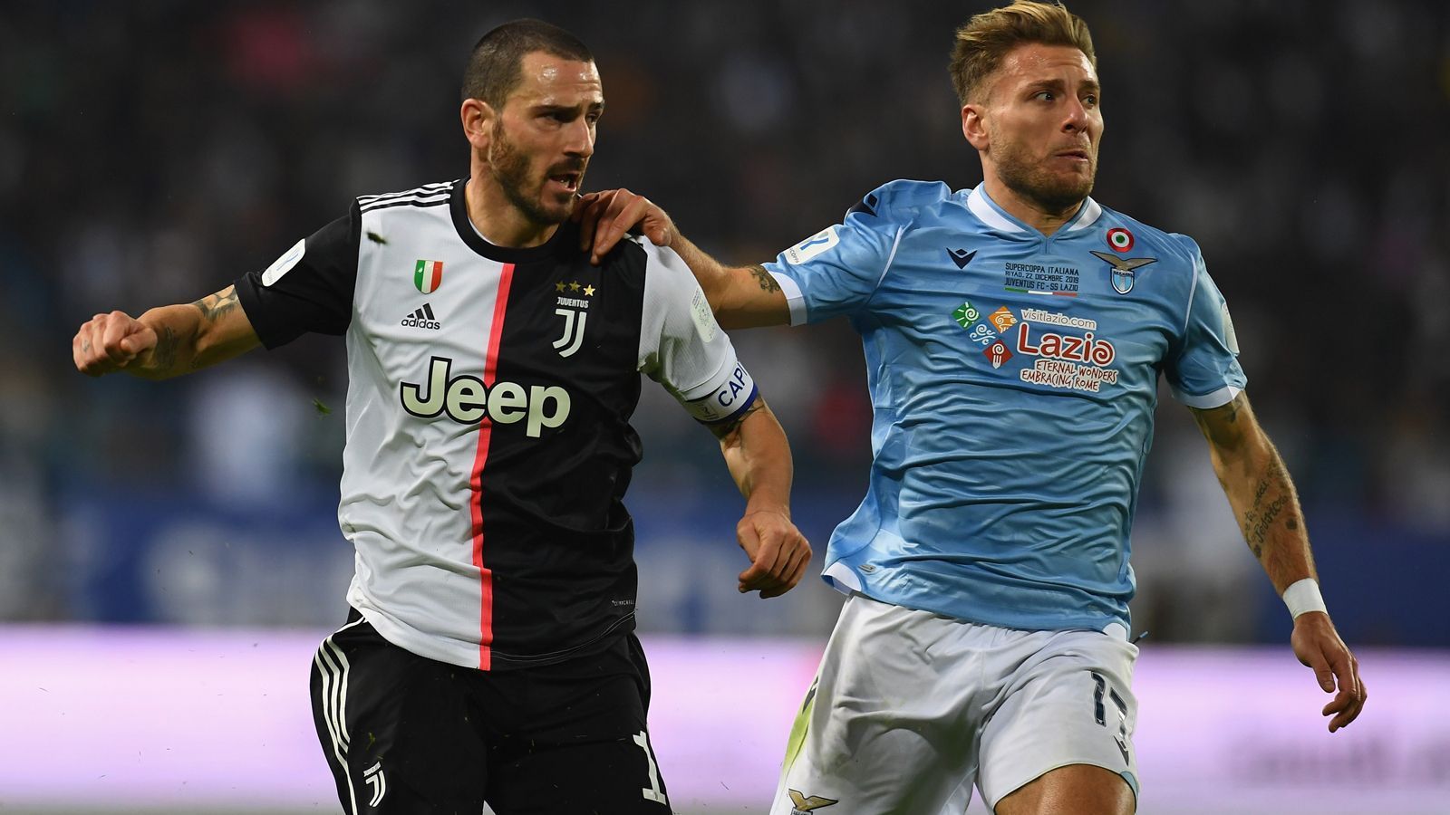 
                <strong>Serie A</strong><br>
                Serienmeister Juventus Turin führt in Italien zwar die Tabelle an, doch ein Selbstläufer ist diese Saison für die "Alte Dame" nicht: Lazio Rom lauert – angeführt von Tormaschine Ciro Immobile – mit nur einem Punkt Rückstand dahinter. Und Juventus hat mit Milan, Champions-League-Team Atalanta Bergamo und der AS Rom noch ein schweres Restprogramm. Am 20. Juli treffen Juventus und Lazio außerdem im direkten Duell aufeinander.
              