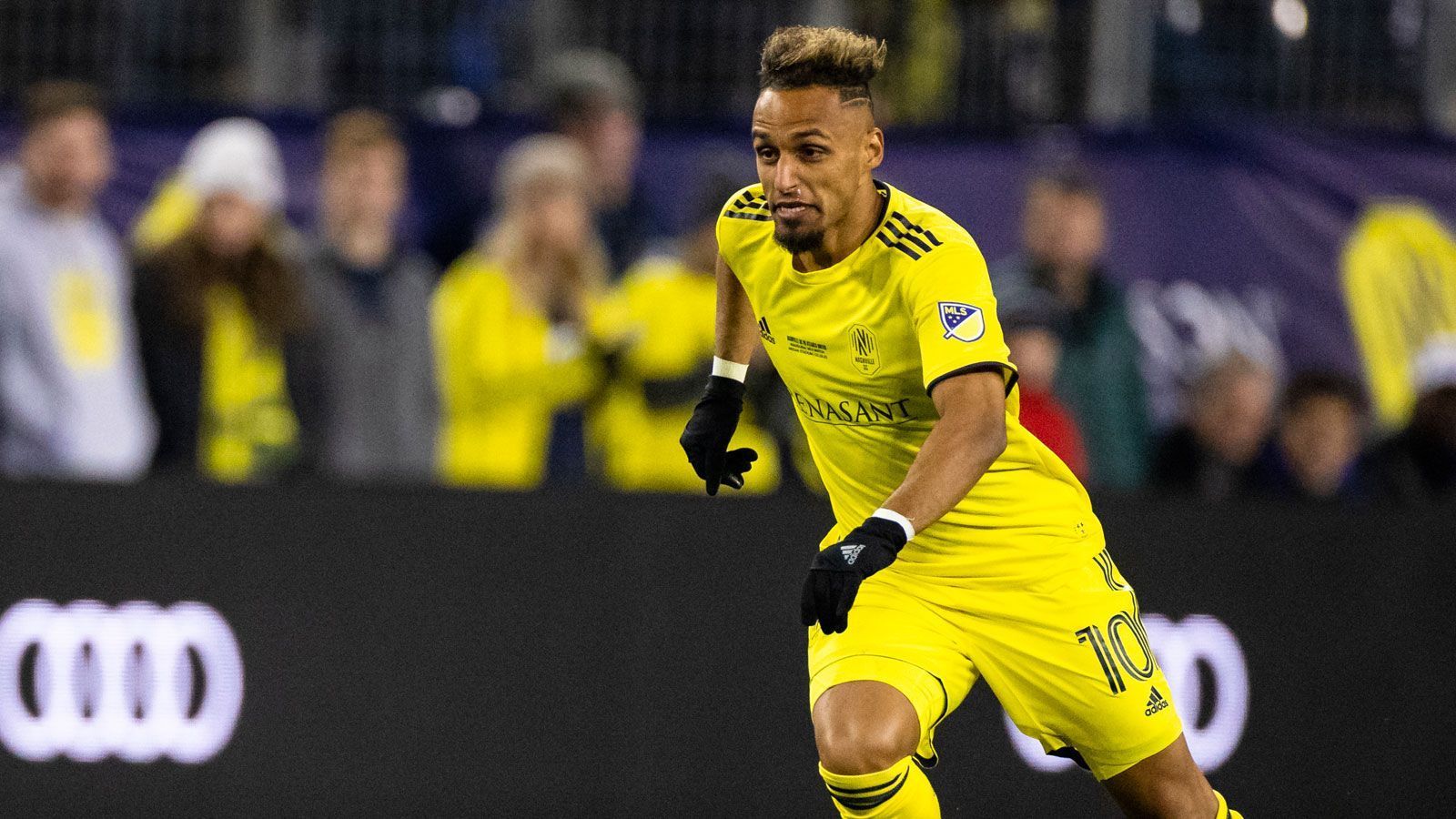 
                <strong>Hany Mukhtar (Nashville SC)</strong><br>
                Nashville startete mit einer 1:2-Niederlage gegen Atlanta United in seine Premierensaison in der MLS. Dabei hatte es Hany Mukhtar im Mittelfeld selbst auf dem Fuß, seinem Klub zumindest einen Punkt zu bescheren. Der Spielmacher, der erst im Januar für 2,7 Millionen Euro Ablöse von Bröndby IF nach Tennessee gewechselt war, vergab in der 87. Minute eine der besten Möglichkeiten Nashvilles. Insgesamt konnte sich Mukhtars Leistung aber sehen lassen. Der 24-Jährige kam auf drei Torschüsse und bereitete zwei Chancen vor. 
              