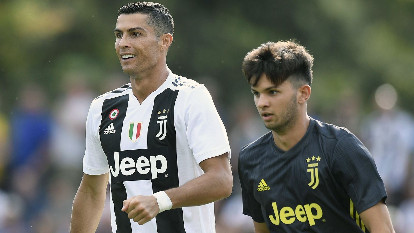 
                <strong>Juventus Turin: So lief das CR7-Debüt</strong><br>
                ... bevor es für CR7 und seine neuen Kollegen endlich losging. 
              