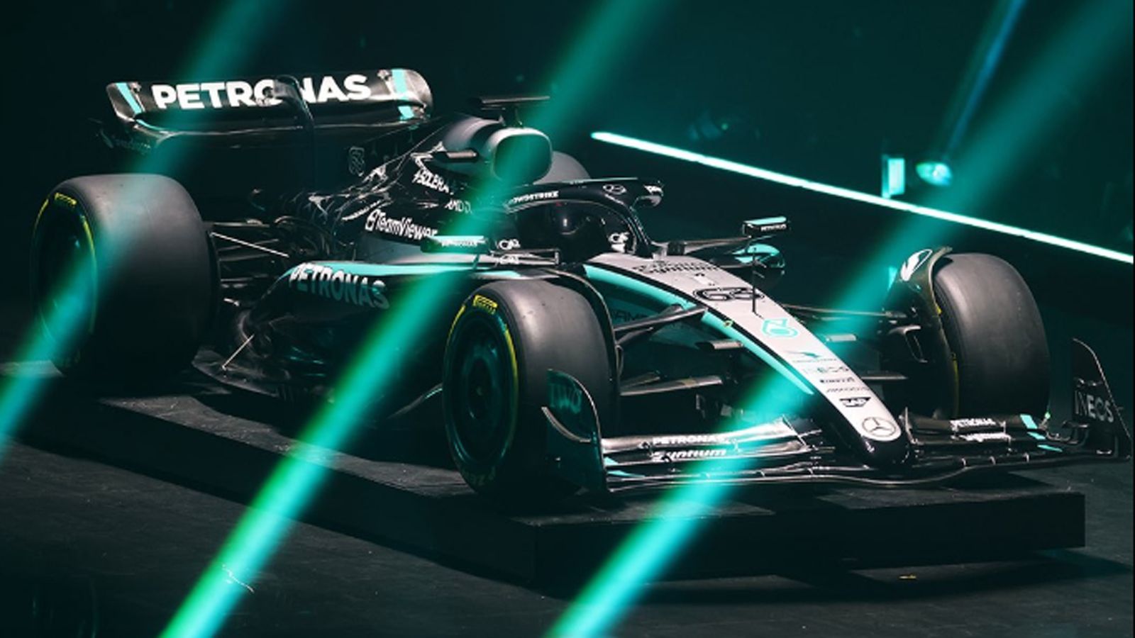 <strong>Mercedes -&nbsp;W16</strong><br><strong>Fahrer:</strong> Kimi Antonelli (#12) &amp; George Russell (#63)