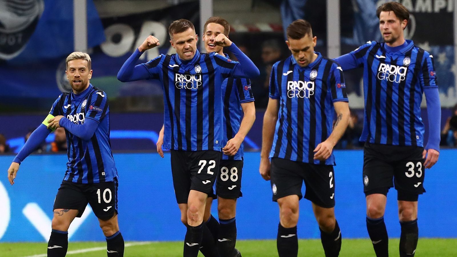 
                <strong>Die Champions-League-Überraschung: Das sind die Stars von Atalanta Bergamo</strong><br>
                Mit Atalanta Bergamo ist in der Saison 2019/20 ein Neuling in der Champions League dabei und rockt nun sogar die K.o.-Phase des Wettbewerbs. ran.de stellt die Stars des italienischen No-Name-Teams vor, das in der Vorsaison sensationell auf Platz 3 der Serie A landete und in der Champions League trotz eines Fehlstarts mit null Punkte nach drei Gruppenspielen doch noch ins Achtelfinale kam. (Stand: 20. Februar 2020)
              