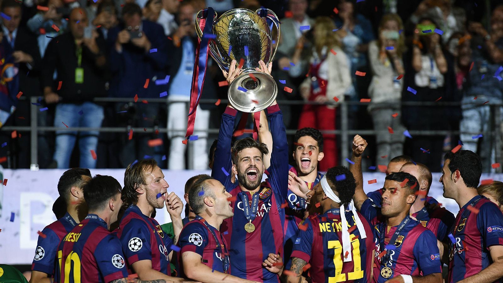 
                <strong>FC Barcelona (2014/15)</strong><br>
                Sechs Jahre nach dem ersten Triple folgt das zweite. 3:1 heißt es im Champions-League-Finale gegen Juventus Turin, in der Liga bringt Barca einen Zwei-Punkte-Vorsprung vor Real Madrid ins Ziel. Den Titel in der Liga verteidigt die Mannschaft von Trainer Luis Enrique, doch in der Königsklasse scheiden die Katalanen schon im Viertelfinale gegen Atletico Madrid aus - eine herbe Enttäuschung. Nach dem Champions-League-Sieg 2014 schafft es Barca nur noch ein einziges Mal ins Halbfinale (2018/19). In der aktuellen Saison ist sogar schon im Achtelfinale Schluss.
              