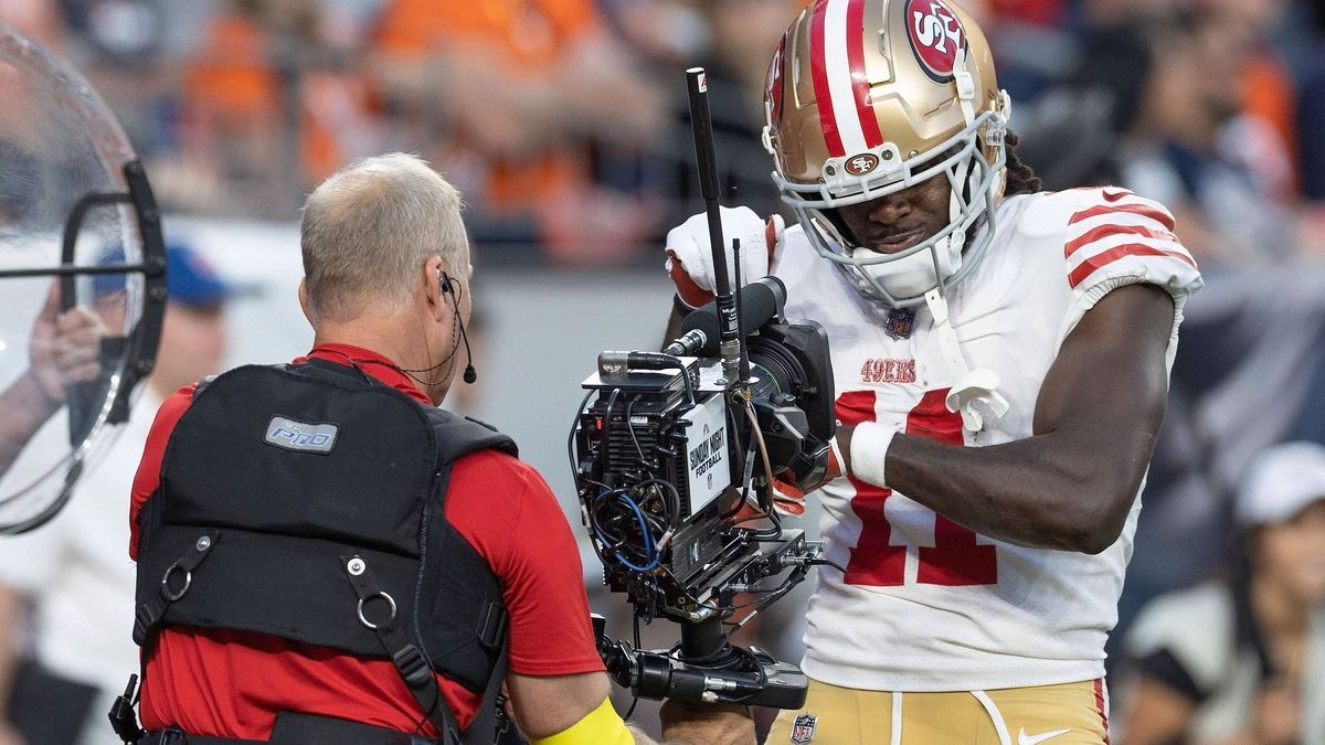 September 25, 2022, Denver, Colorado, USA: 49ers WR BRANDON AIYUK hams it up for the television camera after catching a TD Pass during the 1st. Half at Empower Field at Mile High Sunday evening. Th...