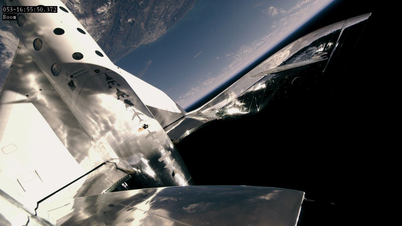 Milliardär Richard Branson hat schon eine Airline. Mit dem SpaceShipsTwo startet er bereits ins All. Weiter als in den niedrigen Orbit kommt er damit aber nicht.