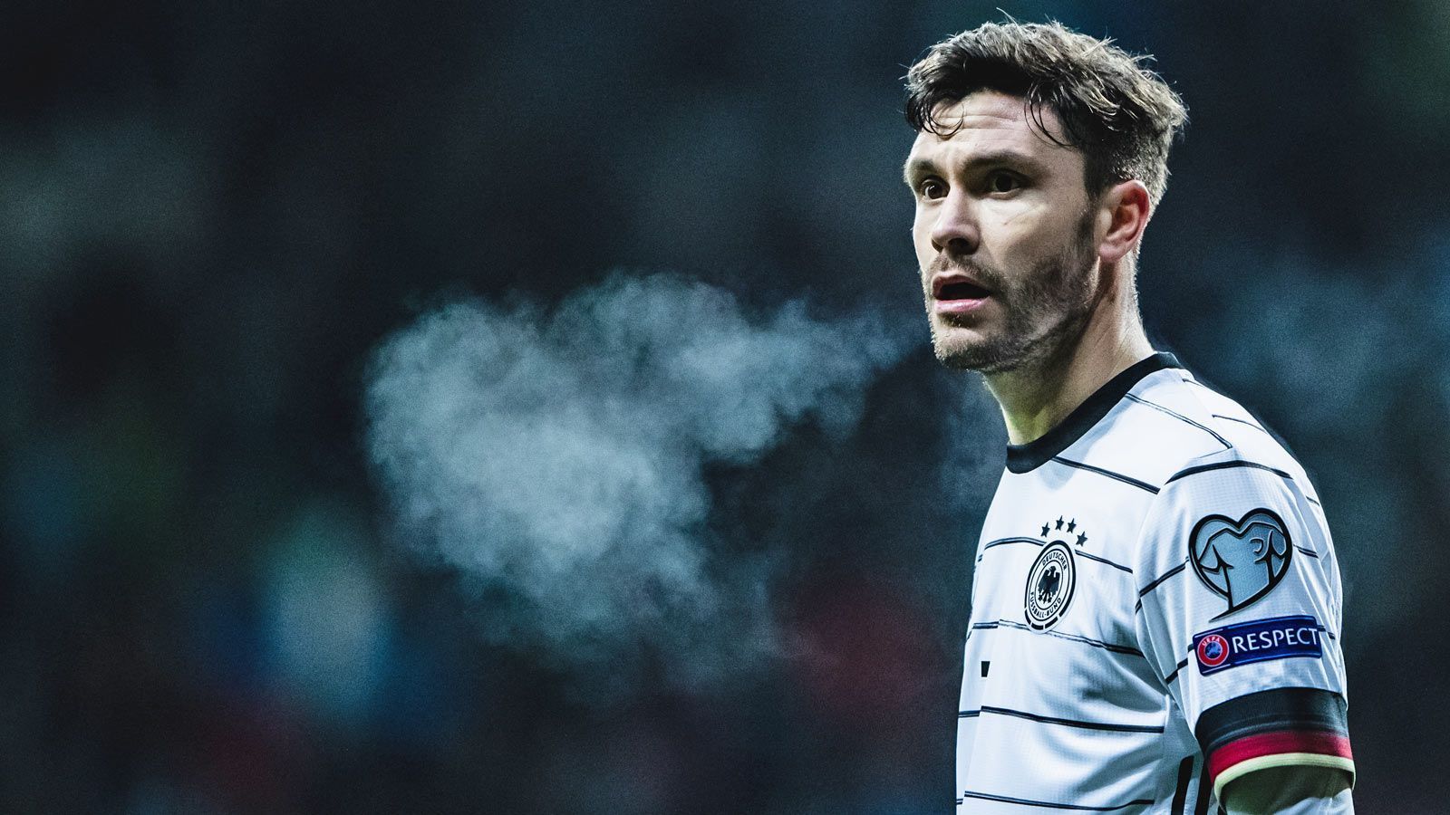 
                <strong>Verlierer: Jonas Hector</strong><br>
                In den vergangenen Jahren auf der linken Abwehrseite gesetzt, spielt der Kölner 2019 gar keine Rolle mehr in der Nationalmannschaft. Mit nur einem Quali-Einsatz im unbedeutenden Spiel gegen Nordirland. Der 29-Jährige ist zum Bankdrücker geworden. Er scheint ein Auslaufmodell zu sein. Das könnte ihm am Ende sogar die EM-Teilnahme kosten.
              