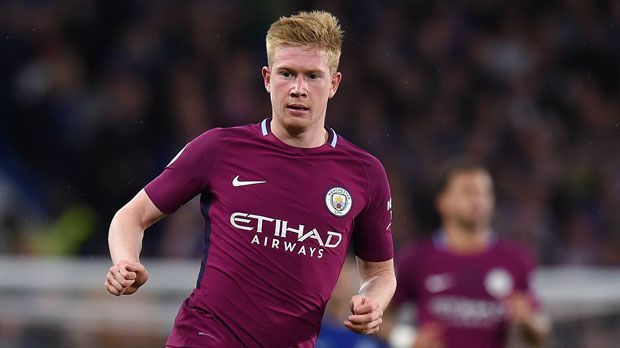 
                <strong>Platz 8: Kevin de Bruyne (Manchester City)</strong><br>
                Marktwert-Steigung: Um 25,6 Millionen EuroSeit seinem Wechsel von Wolfsburg nach Manchester vor zwei Jahren geht es für den Belgier steil bergauf. Zuletzt schoss der 26-Jährige seine "Citizens" mit einem Sieg gegen Chelsea an die Spitze der Premier League. Auch der Marktwert steigt um 25,6 Millionen: von 105,7 auf 131,3 Millionen Euro.
              