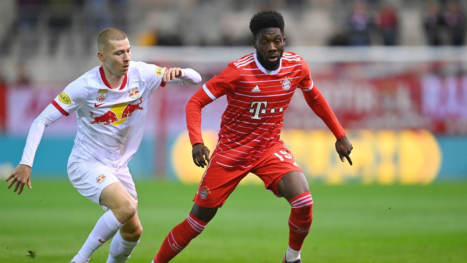 
                <strong>Alphonso Davies</strong><br>
                Schnell und agil, aber immer wieder mit leichten Ballverlusten. Macht kurz vor dem Gegentor zum 1:1-Ausgleich die Schnittstelle zwischen Pavard und sich selbst nicht schnell genug zu. ran-Note: 5
              