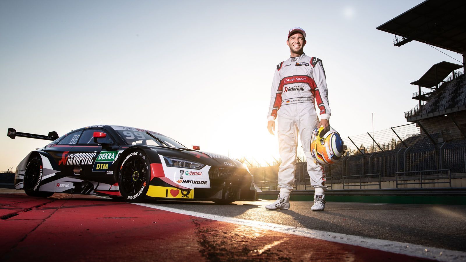 
                <strong>Mike Rockenfeller (Audi)</strong><br>
                Mike Rockenfeller bleibt der Startnummer 99 treu, allerdings bekommt der Deutsche für 2019 ein neu designtes Auto. Weil Sponsor "Schaeffler" zu BMW wechselte, startet Rockenfeller statt wie in der vergangenen Saison in grün-gelb in diesem Jahr in schwarz mit roten und weißen Elementen.
              