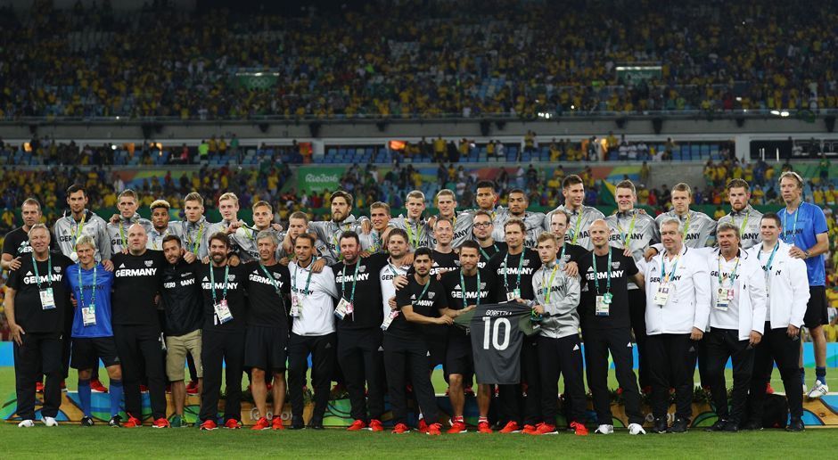 
                <strong>DFB-Junioren (Silber)</strong><br>
                DFB-Junioren: Silber mit der Mannschaft.
              