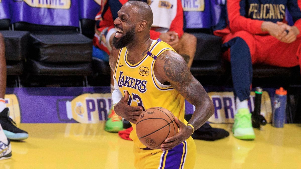 March 4, 2025, Los Angeles, California, USA: LeBron James 23 of the Los Angeles Lakers during their regular season NBA, Basketball Herren, USA game against the New Orleans Pelicans on Tuesday March...