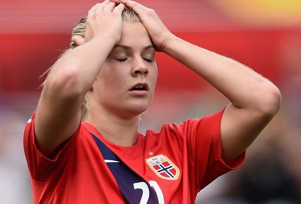 
                <strong> Ada Hegerberg (Norwegen)</strong><br>
                
              