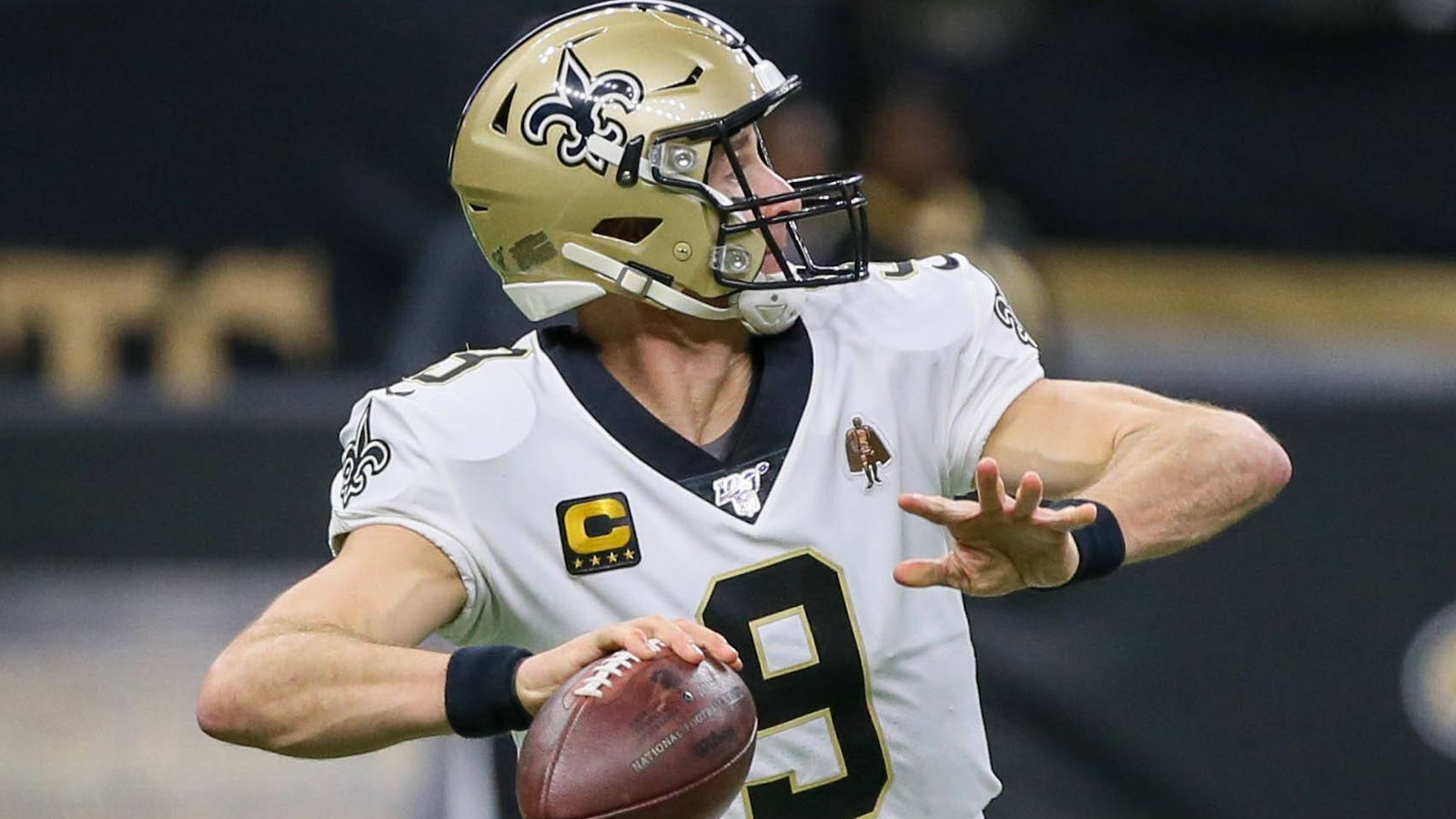 
                <strong>Die meisten Passversuche</strong><br>
                Die Bestmarke dürfte fallen, sehr wahrscheinlich bereits im ersten Spiel am Sonntag (ab 22:25 Uhr live auf ProSieben und im Livestream auf ran.de) zwischen den New Orleans Saints und den Tampa Bay Buccaneers. Den Rekord für die meisten Passversuche hält Brett Favre mit 10.169. An zweiter Stelle steht Drew Brees, der 10.161 Passversuche hat. Heißt: Die Marke könnte er im ersten Drive am Sonntag gegen die Buccaneers knacken.
              