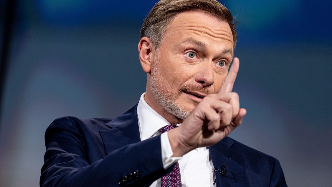 Bundesfinanzminister Christian Lindner (FDP) beabsichtigt unter anderem erhebliche Steuererleichterungen für mit E-Fuels betriebene Fahrzeuge.