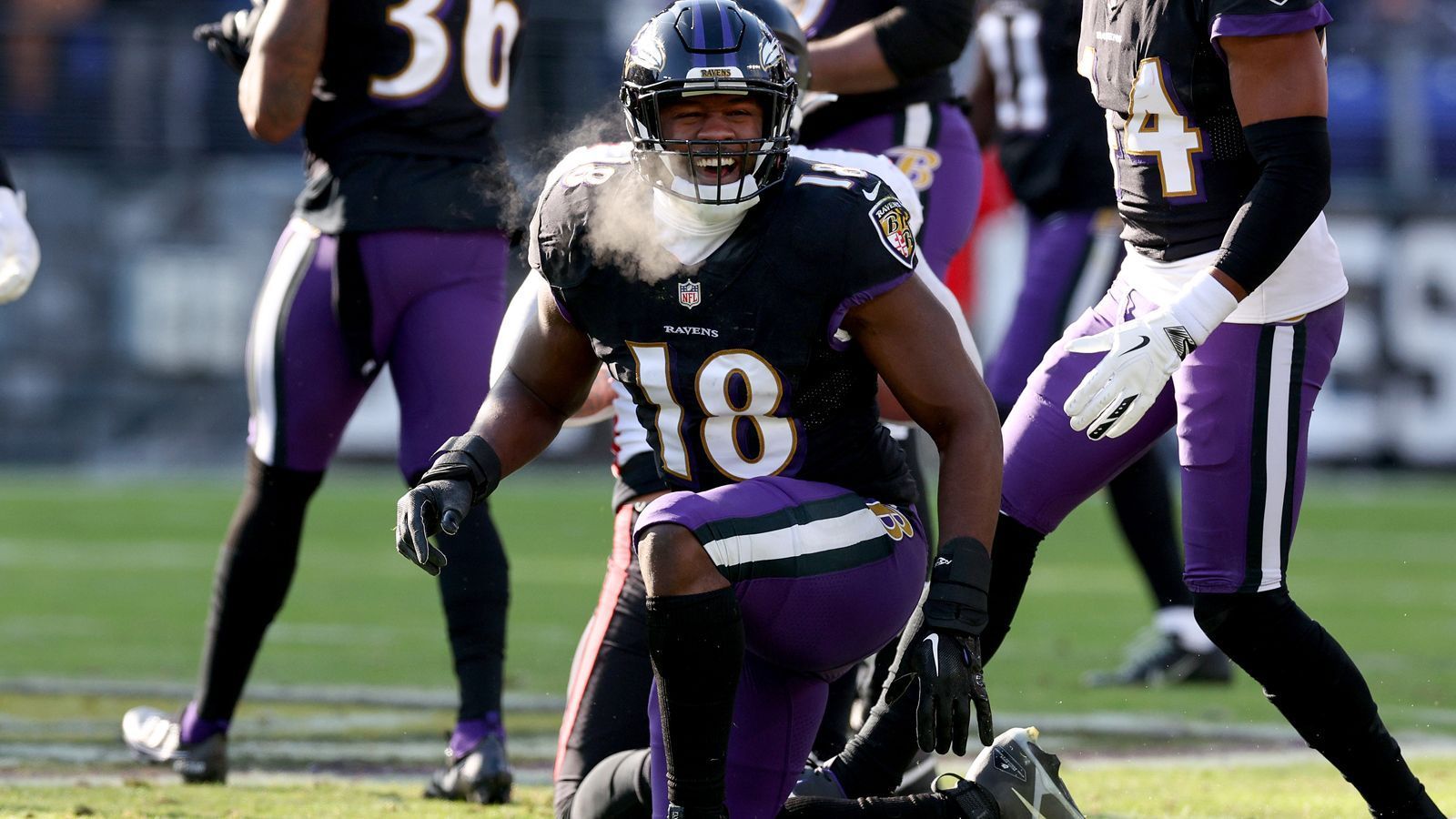 
                <strong>Linebacker</strong><br>
                Roquan Smith (Baltimore Ravens) - 100,00 Millionen Dollar (2023) über 5 Jahre
              