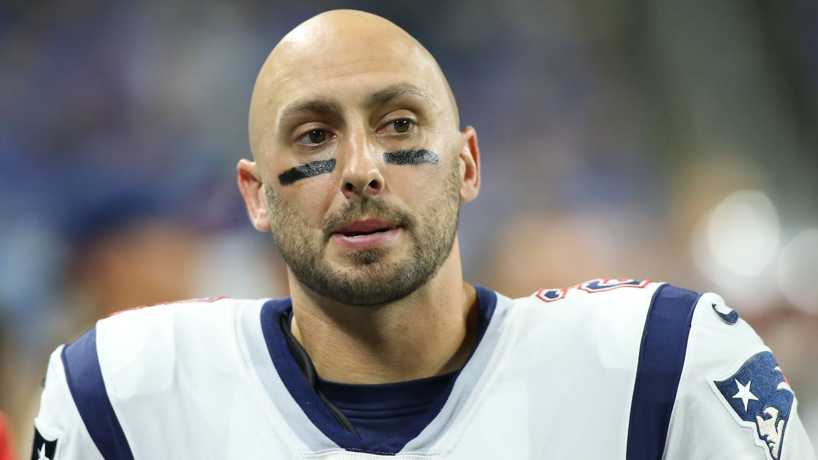 
                <strong>Brian Hoyer: Der Wandervogel als Ersatz für Tom Brady?</strong><br>
                Aller guten Dinge sind drei. Sagt man. So gesehen sollte für Brian Hoyer bei der erneuten Verpflichtung durch die New England Patriots mehr möglich sein. Und das könnte es tatsächlich. ran.de stellt den Wandervogel vor.
              