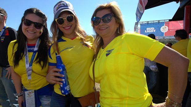 
                <strong>Fans der Copa America 2016</strong><br>
                Das Herz dieser drei Frauen schlägt eindeutig für Ecuador. 
              