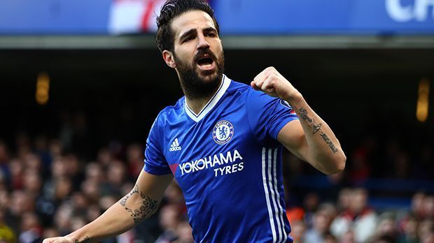 
                <strong>Cesc Fabregas (FC Chelsea)</strong><br>
                Weit oben auf der Wunschliste steht angeblich Cesc Fabregas. Dies berichtet der "Corriere dello Sport". Nachdem sich der Spanier unter Antonio Conte mehr und mehr stabilisiert hat und auch vermehrt zu Spielzeit kommt, dürfte der Offensivmann allerdings nicht ganz billig werden. Allerdings wären ja durch den neuen Investor einige Millionen vorhanden.
              