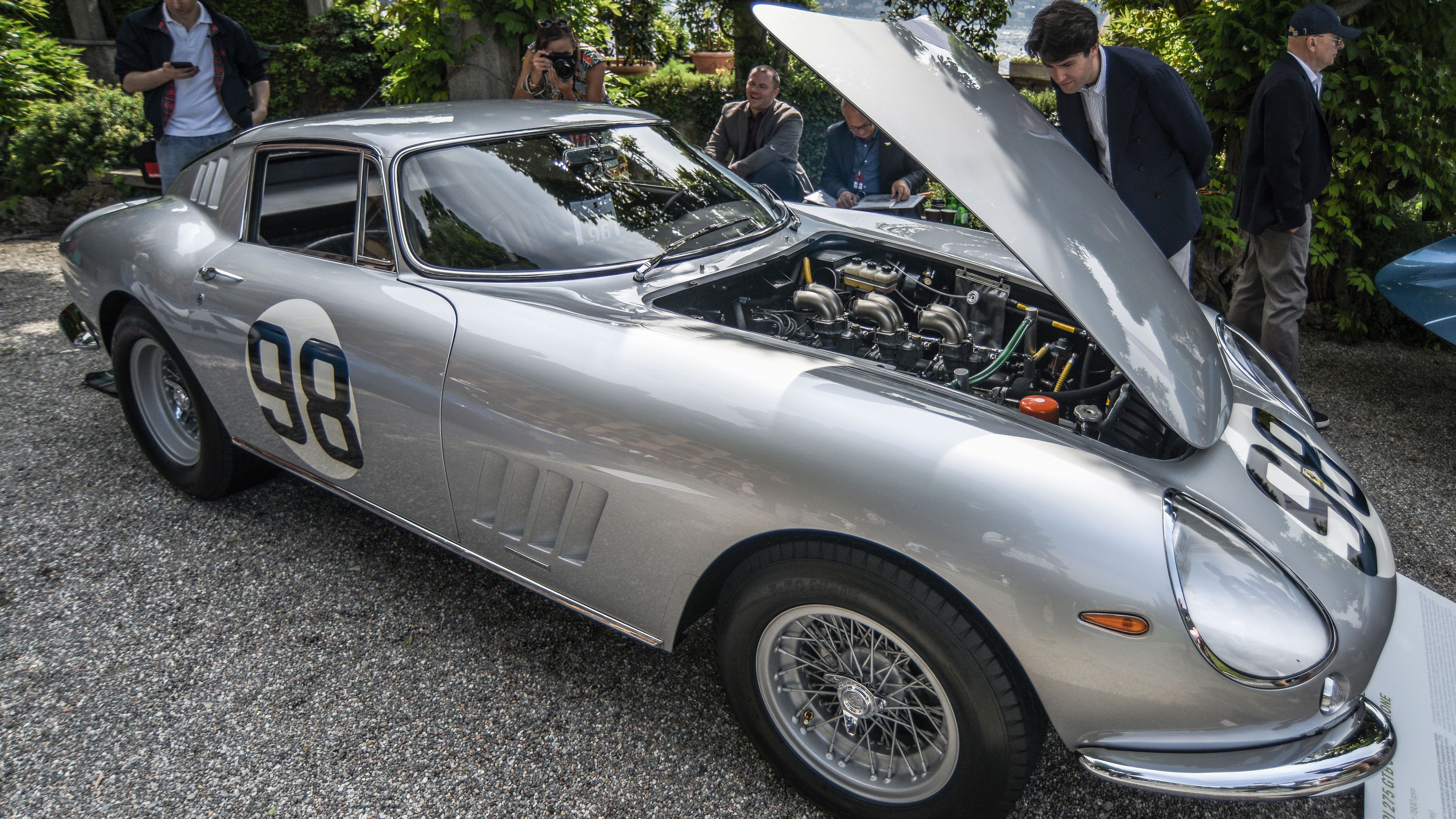 Den 5. Platz macht der Ferrari 275 GTB Competizione aus dem Jahr 1964. Auf einer Versteigerung von RM Sotheby's wurde er für 26,4 Millionen Dollar (rund 24,5 Millionen Euro) verkauft. Von dieser Serie gibt es nur 12 Exemplare. Sie wurden aus leichterem Aluminium gebaut, um ihre Rennleistung zu verbessern. 