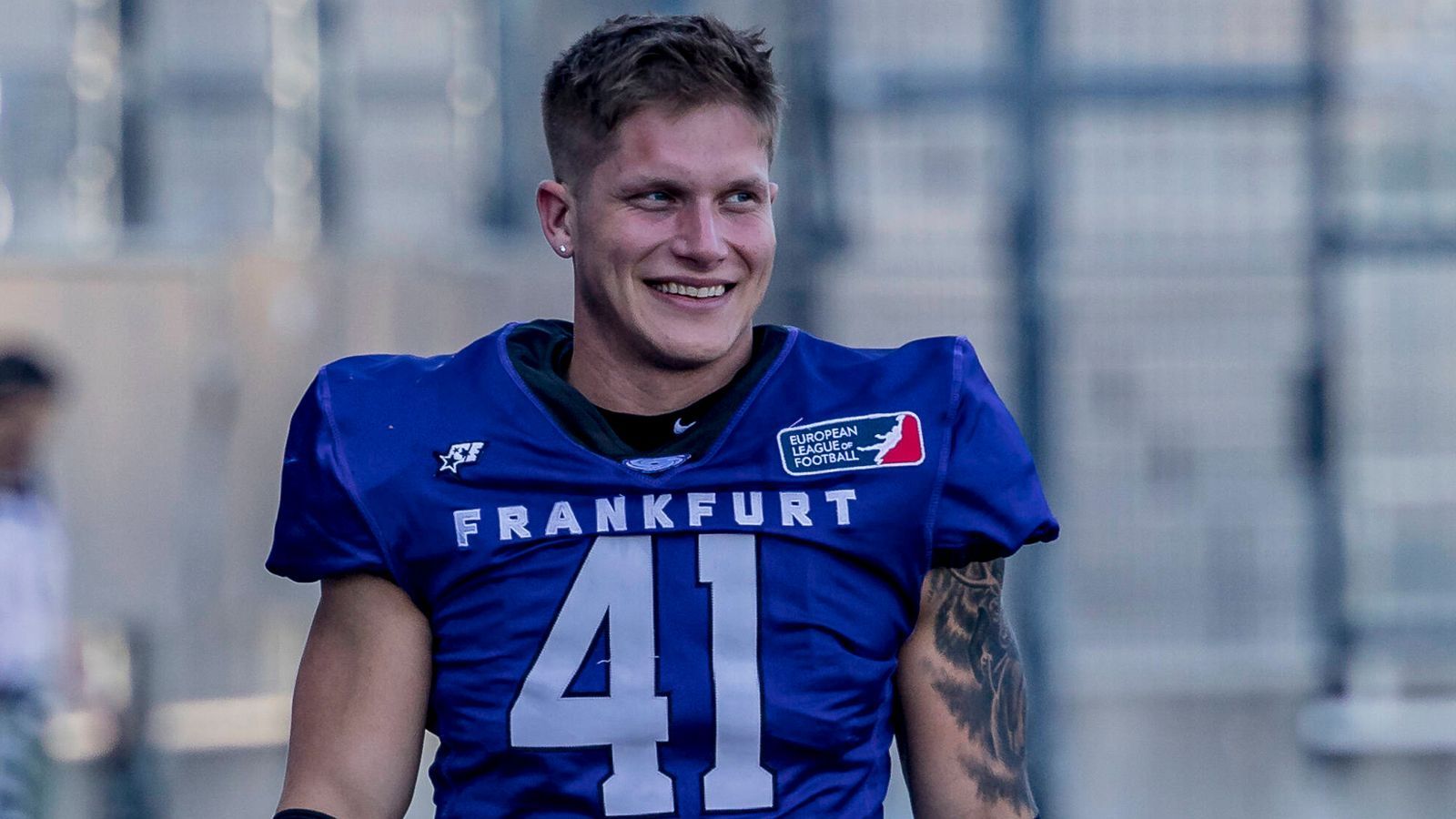 
                <strong>Sebastian Gauthier (Linebacker Frankfurt Galaxy)</strong><br>
                Er spielt eine bärenstarke Saison, er verzeichnete 76 Tackles insgesamt, 46 Solo-Tackles, 18 Tackles for Loss, sechs Sacks und drei erzwungene Fumbles. Auch in der Passverteidigung war er stark, er kommt auf insgesamt drei Interceptions. Gauthier ist ein Allround-Linebacker und eine echte Trumpfkarte in der Defense der Galaxy.
              