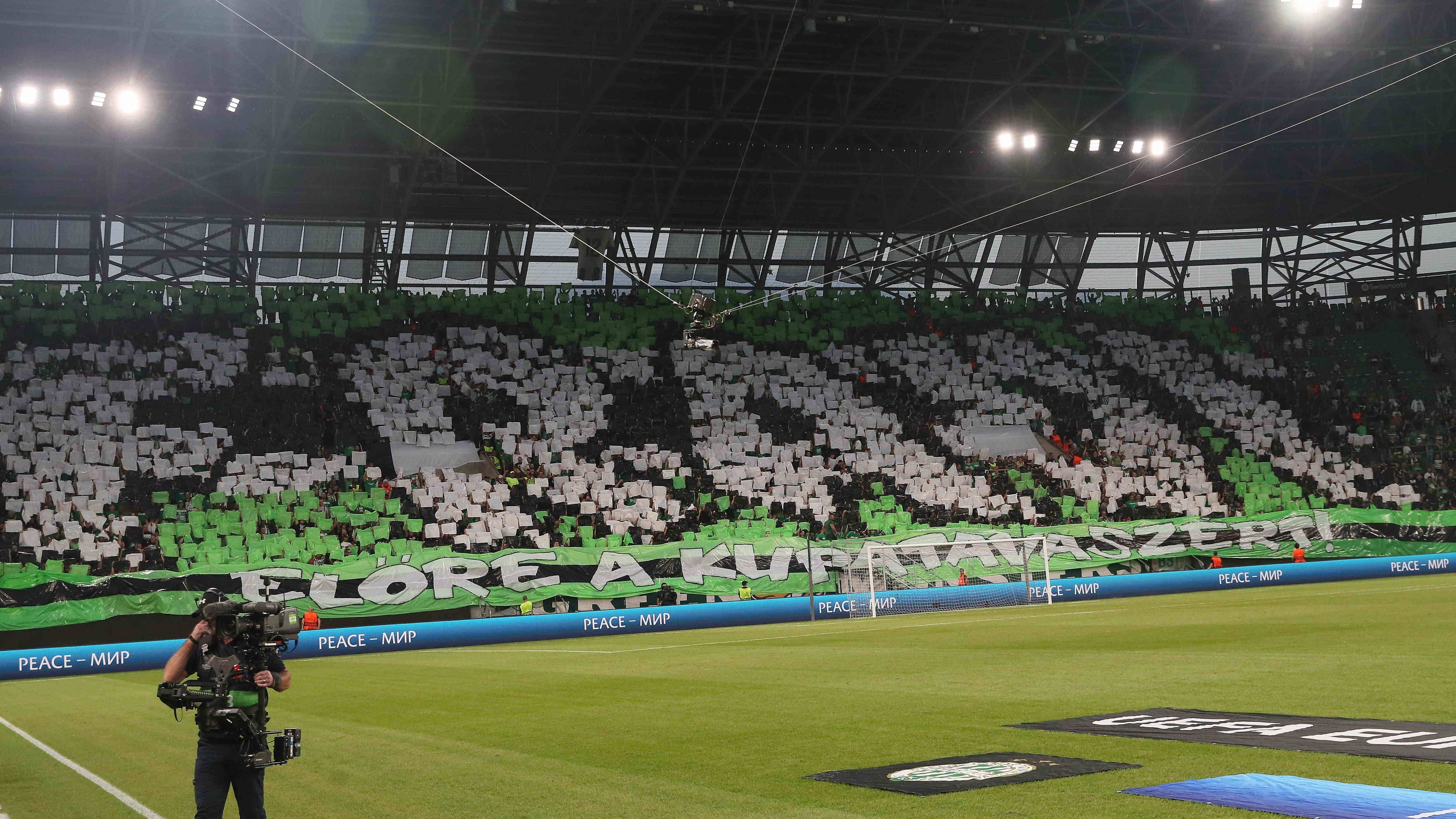 <strong>Ferencvaros Budapest</strong><br>Der ungarische Serienmeister Ferencvaros Budapest, neuerdings von Dejan Stankovic trainiert, startete mit einem 3:1-Heimsieg gegen den serbischen Klub FK Cukaricki in die Gruppenphase der Conference League. Vor dem Anstoß präsentierten die Ferencvaros-Fans eine Choreografie mit dem Schriftzug "Fradi". Dies ist der Spitzname des Klubs.&nbsp;