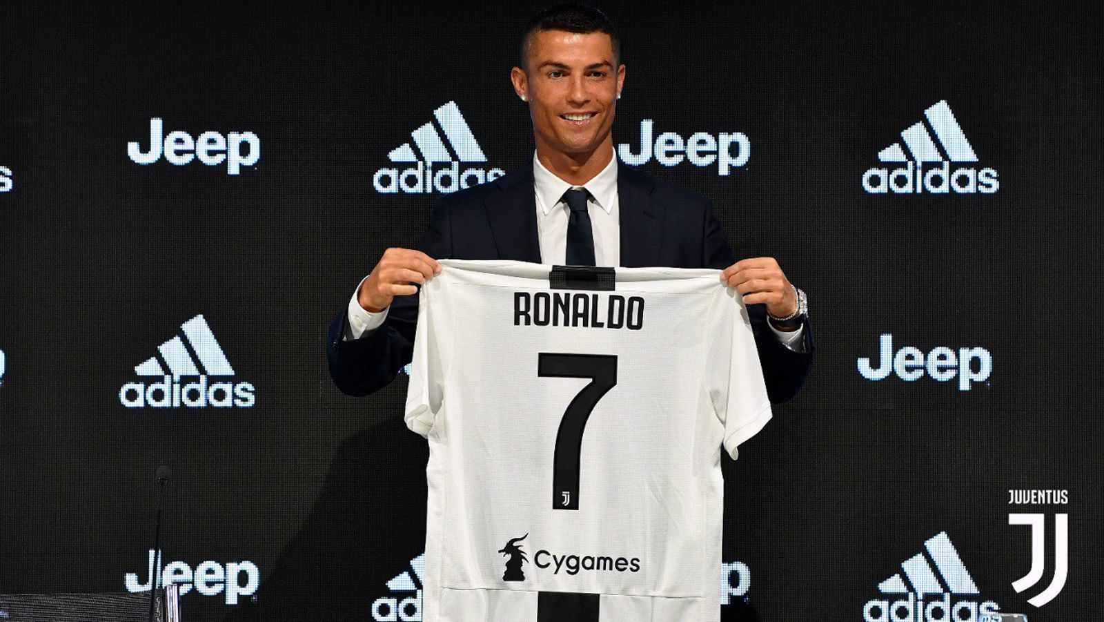 
                <strong>Cristiano Ronaldo (Juventus Turin)</strong><br>
                Rückennummer: 7Transferiert von: Real Madrid
              