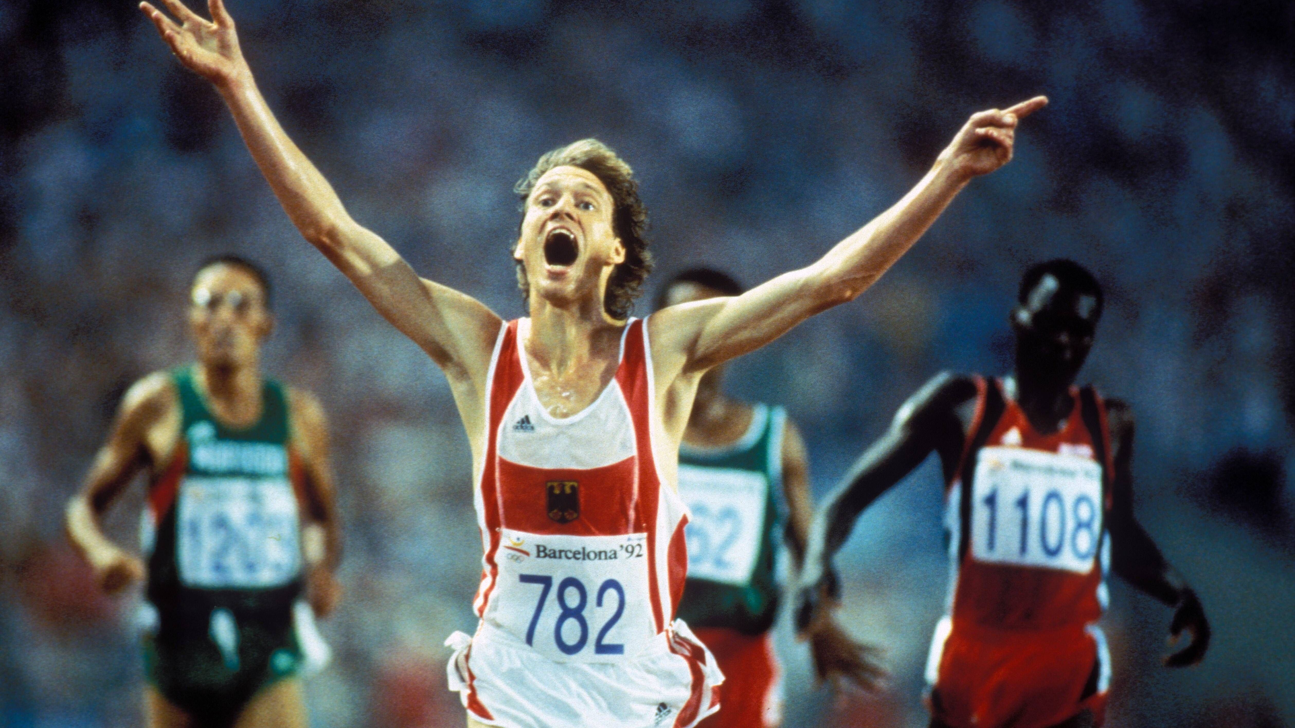 <strong>Auch im Sommer erfolgreich</strong><br>Auch bei den Sommerspielen war erstmals eine gesamtdeutsche Mannschaft am Start. 33 Gold-, 21 Silber- und 28 Bronzemedaillen bedeuteten Platz drei im Medaillenspiegel. Dieter Baumann war mit Gold über 5000 Meter einer der Athleten, die Geschichte schrieben.