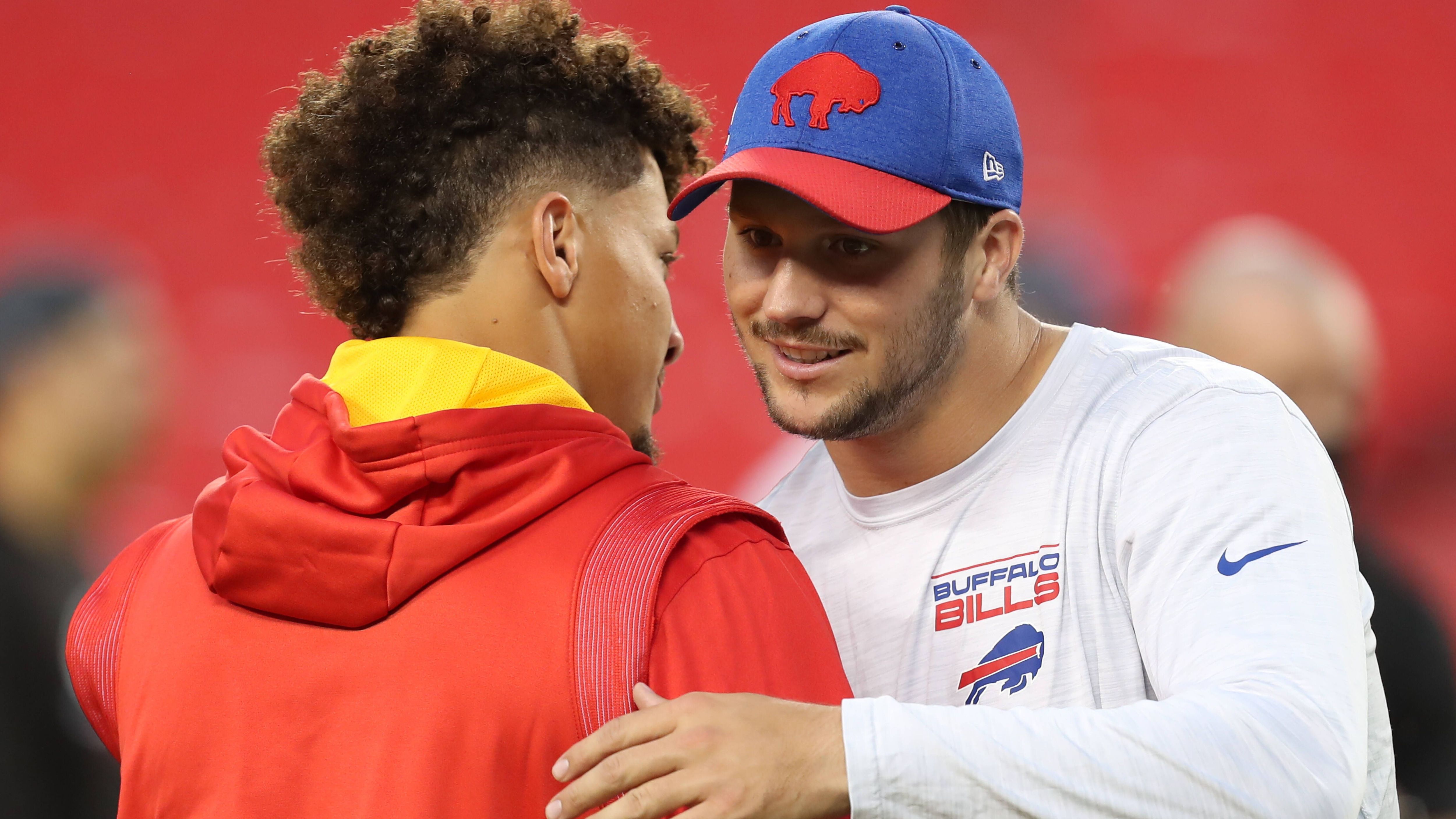 <strong>Andere Vorzeichen</strong><br>Was anders ist als vorher: Erstmals haben die Bills ein Heimspiel in den Playoffs gegen die Chiefs. Und die "Bills Mafia" kann einen Unterschied machen. "Die Stimmung, die Energie, die wir daraus ziehen können", sagte Allen: "Man kann es einfach nur als Momentum bezeichnen, etwas, das man nicht sehen, aber definitiv spüren kann. Und das geben sie uns." Und was geben die Quarterbacks ihren Teams?