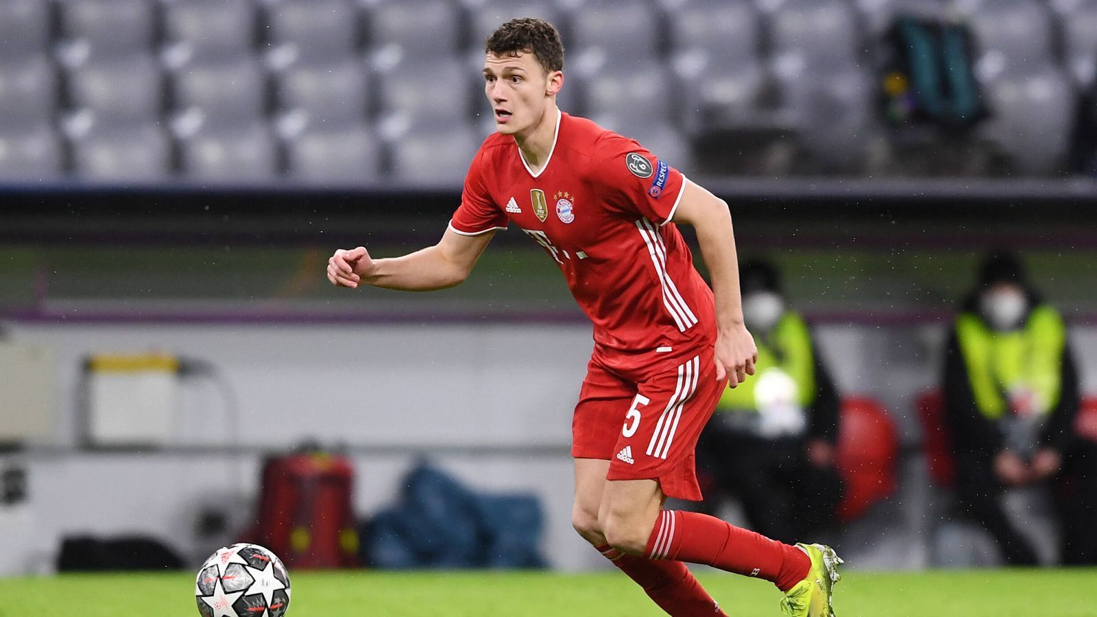 
                <strong>Benjamin Pavard</strong><br>
                &#x2022; VfB Stuttgart: 2016 bis 2019 -<br>&#x2022; FC Bayern München: 2019 bis heute<br>
              