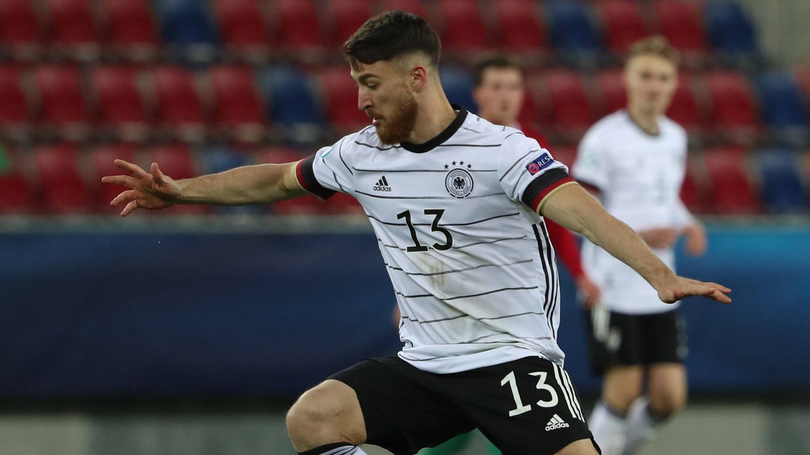 
                <strong>Salih Özcan</strong><br>
                Rückte gegen die Niederlande für den angeschlagenen Burkardt in die Startelf, konnte vor allem kämpferisch überzeugen. Es ist aber gut möglich, dass Kuntz hier mit einer kleinen Überraschung aufwartet und Mateo Klimowicz erstmals von Anfang an bringt. Er wurde bislang zweimal eingewechselt.
              