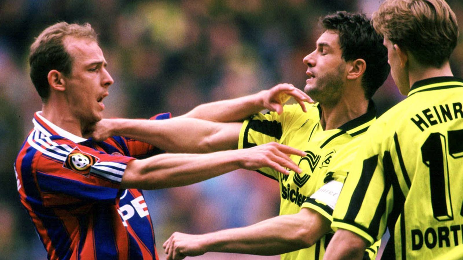 
                <strong>Mister Deutscher Clasico</strong><br>
                Wer ist denn "Mister Deutscher Clasico"? Dortmunds Sportdirektor Michael Zorc, der 28 Spiele gegen den FC Bayern mitmachte. Von den aktiven Spielern ist es Mats Hummels, er war bereits 19 Mal dabei. Davon 14 Mal für den BVB, fünf Mal für die Bayern.
              