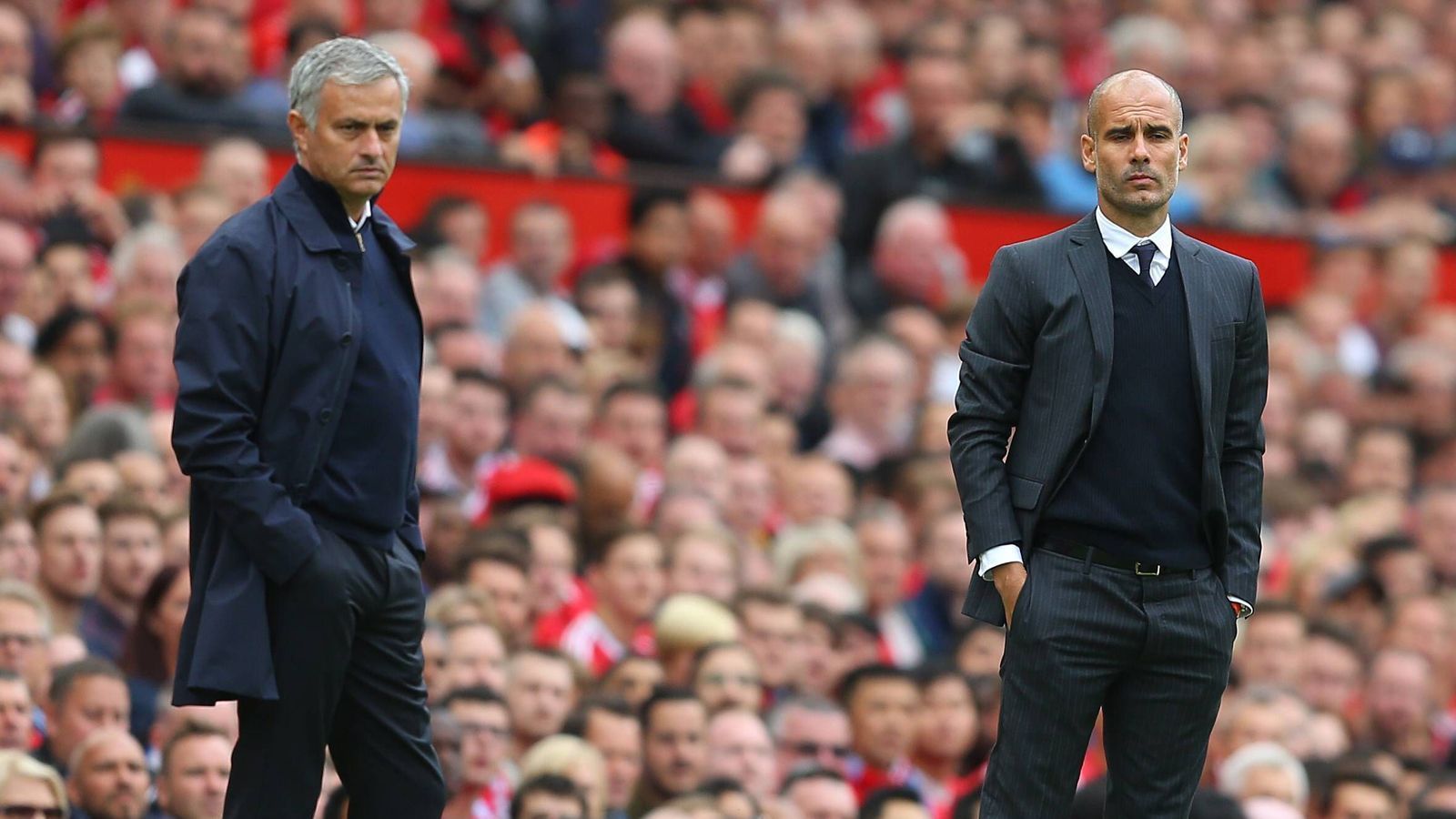 
                <strong>Das Duell der Trainer: Pep Guardiola vs. Jose Mourinho</strong><br>
                Mit keinem anderen Trainer duellierte sich Pep Guardiola (im Bild re.) so häufig wie mit Jose Mourinho. Und die beiden Coaches mögen sich nicht. Der frühere Bayern-Coach hat dabei eine Bilanz von 10:5-Siegen bei sechs Unentschieden in 21 Partien vorzuweisen. Guardiola gewann in seiner Trainer-Karriere sieben nationale Meisterschaften (drei jeweils in Spanien und Deutschland, eine in England), je zweimal den spanischen und deutschen Pokal und zweimal die Champions League. Macht 13 Titel mit drei Klubs in drei Ländern plus diverse Weltpokale und Supercups.Jose Mourinhos Titelsammlung umfasst: acht nationale Meisterschaften (drei in England, je zwei in Portugal und Italien sowie eine in Spanien), je ein Pokalsieg in den genannten Ländern sowie zwei Titel in der Champions League und zwei im UEFA Cup/Europa League, ergibt zusammen 16 Titel mit fünf Vereinen in vier Ländern plus diverse Supercups.
              