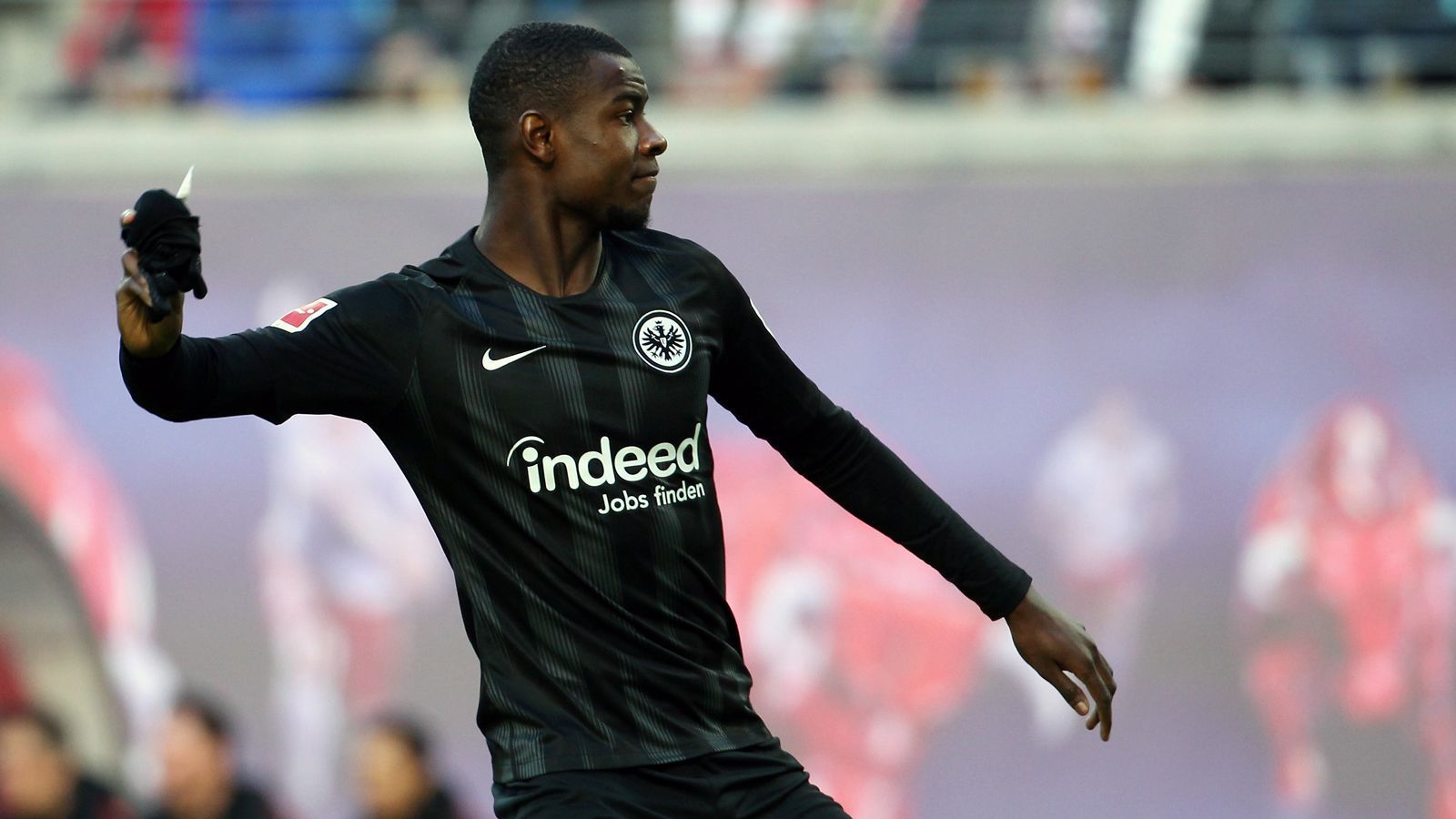 
                <strong>Eintracht Frankfurt</strong><br>
                Evan N'Dicka (19 Jahre, Abwehr)Transferwert: 42 Millionen EuroVertrag bis: 2023
              