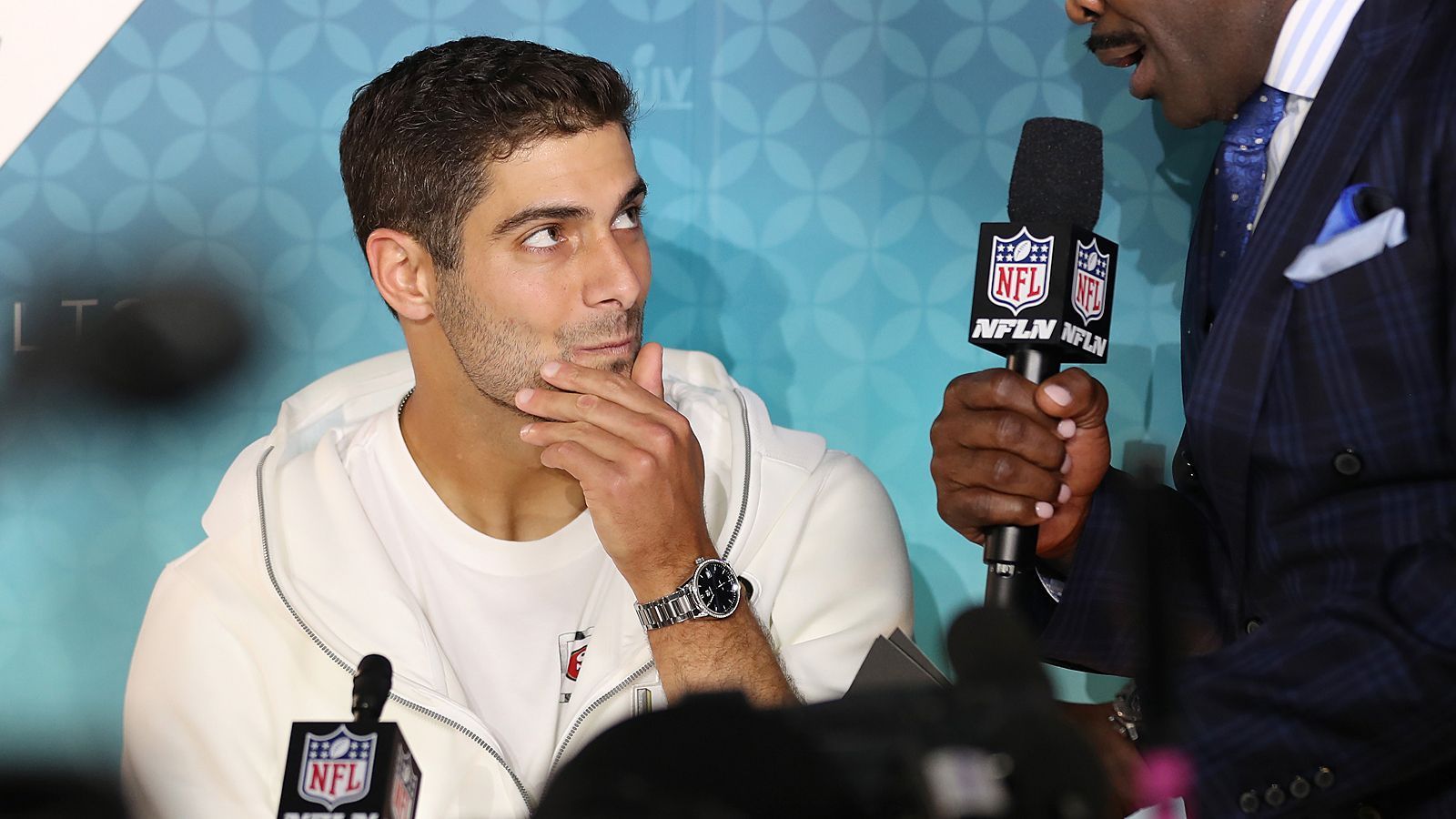 
                <strong>Jimmy Garoppolo</strong><br>
                James Richard Garoppolo (Quarterback der San Francisco 49ers)
              