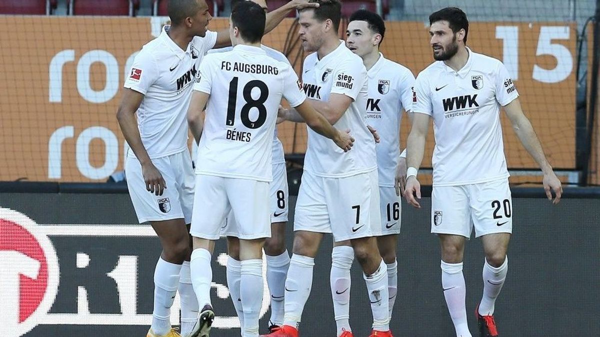 Der FC Augsburg feiert den ersten Sieg dieser Saison