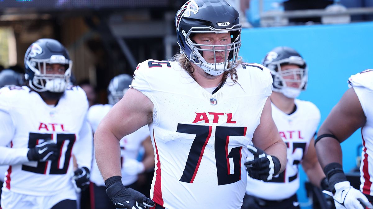 CHARLOTTE, NC - OCTOBER 13: Atlanta Falcons offensive lineman Kaleb McGary (76) during an NFL, American Football Herren, USA football game between the Atlanta Falcons and the Carolina Panthers on O...