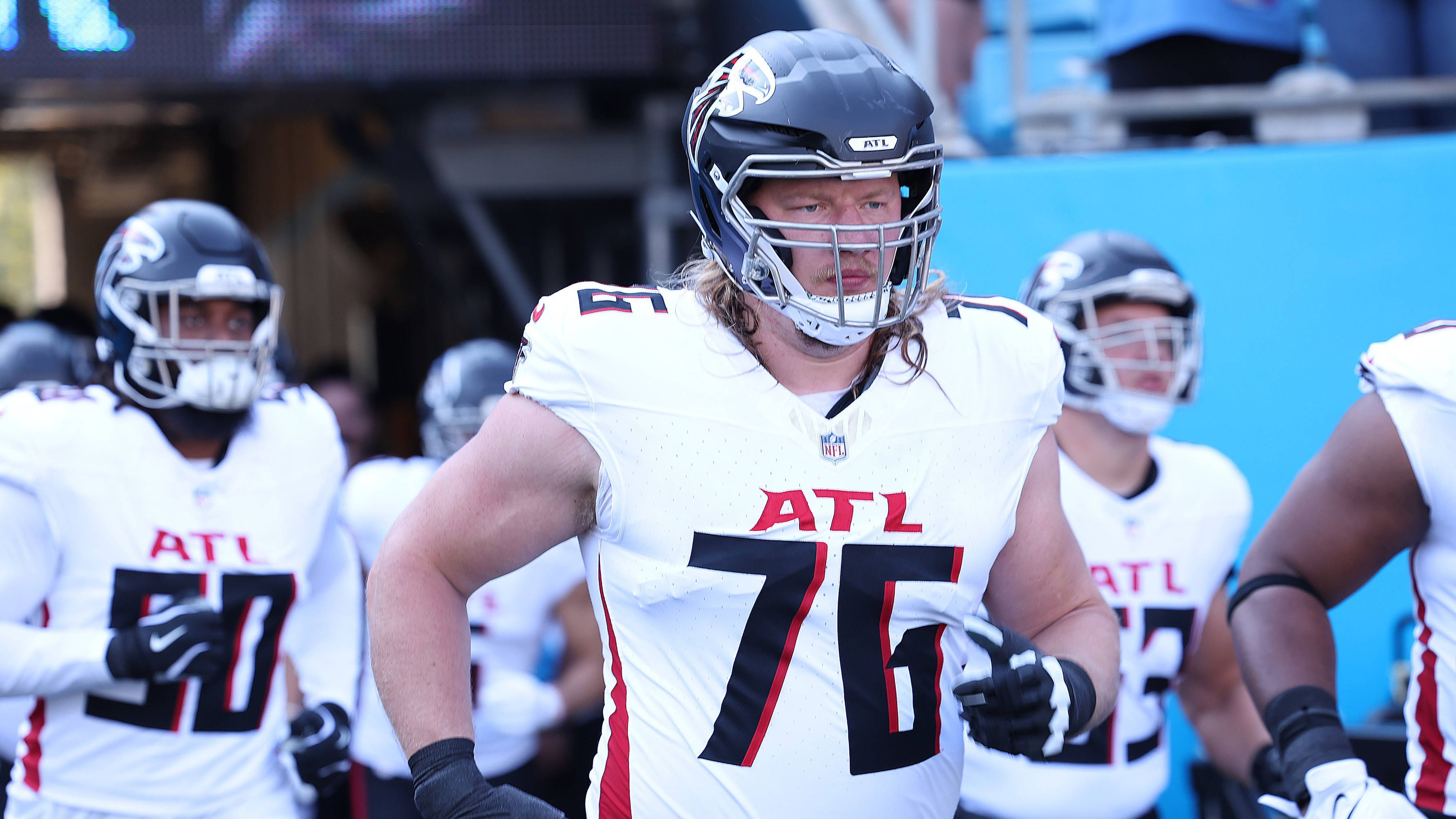 <strong>Kaleb McGary (Atlanta Falcons)</strong><br>Ein herber Rückschlag für die Falcons: Der startende Right Tackle McGary fällt nach einer Trainingsverletzung die komplette Saison aus. Brisant: Ersatz Storm Norton fehlt ebenfalls sechs bis acht Wochen. Bitter für Atlanta, da die Right Tackle-Position für die Falcons besonders wichtig ist – QB Michael Penix Jr. ist Linkshänder und muss von dort vor harten Blindside-Tackles geschützt werden.