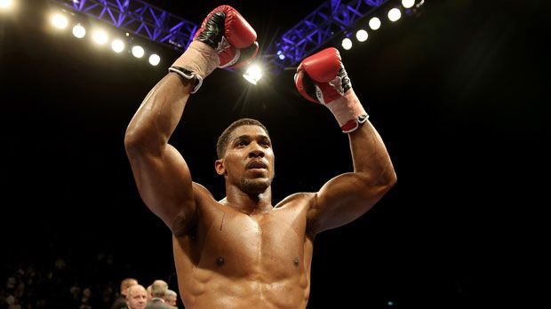 
                <strong>Anthony Joshua</strong><br>
                Anthony Joshua: Bei den Olympischen Spielen in London sicherte sich der Engländer vor seinem Heimpublikum die Goldmedaille. Als Profi-Boxer bestritt der Superschwergewichtler bisher 14 Kämpfe und bezwang alle seine Gegner durch K.o. Mit 25 Jahren könnte Joshua eine große Box-Karriere vor sich haben.
              