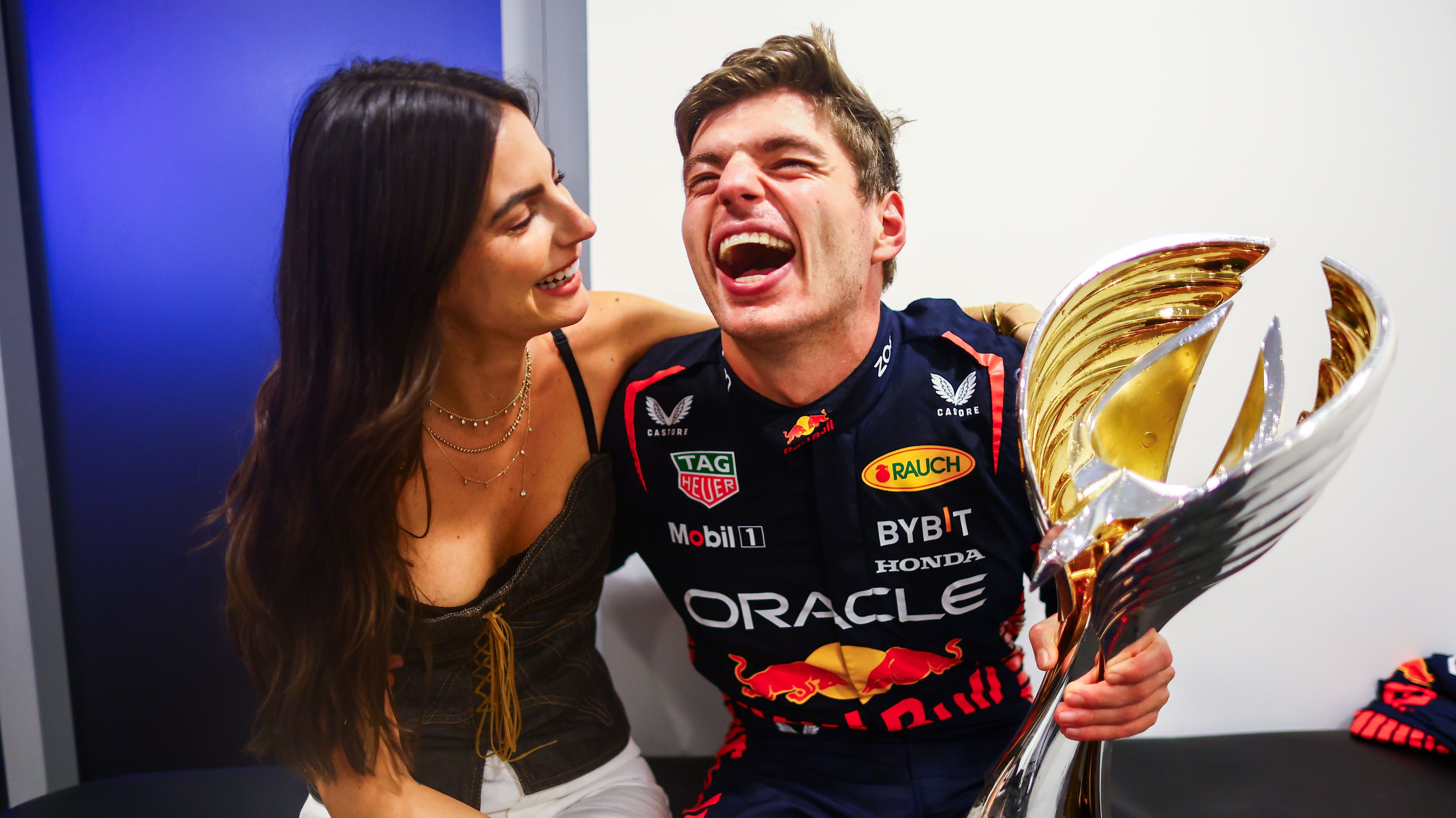 <strong>Die Formel-1-Rekorde von Max Verstappen</strong><br>Hinter Max Verstappen liegt eine weitere Saison der Superlative. Der Niederländer dominierte die Formel 1 nach Belieben und schrieb auf dem Weg zu seinem dritten WM-Titel die Rekordbücher der Formel 1 um. <em><strong>ran</strong></em> schaut auf die Bestmarken, die der Red-Bull-Pilot derzeit hält.